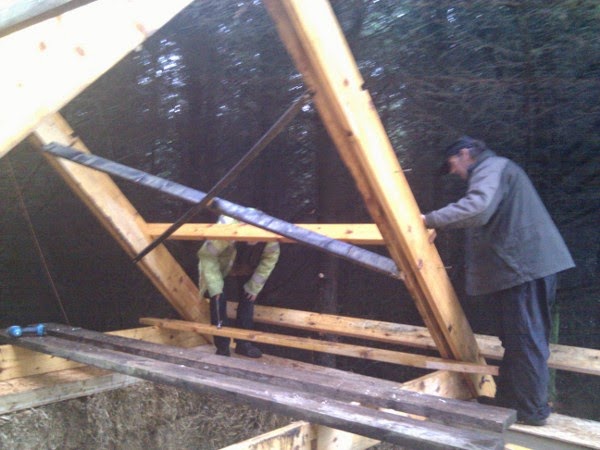 Assembling the roof structure